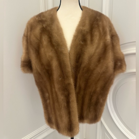 Eaton’s Jackets & Blazers - Lux and Chic Brown Mink Fur Stole (Size Medium)